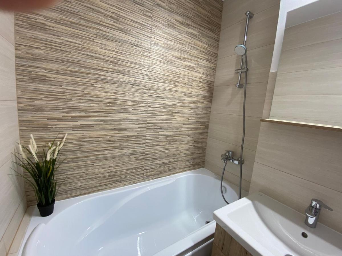 Grove Apartment Buzău Eksteriør billede